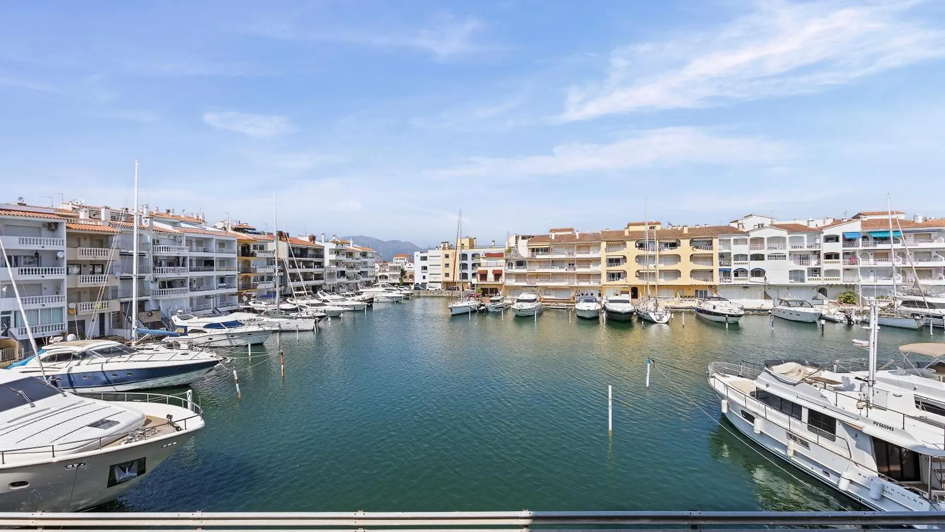 Apartamento B Frente Al Canal Con Terraza エンプリアブラバ アパート