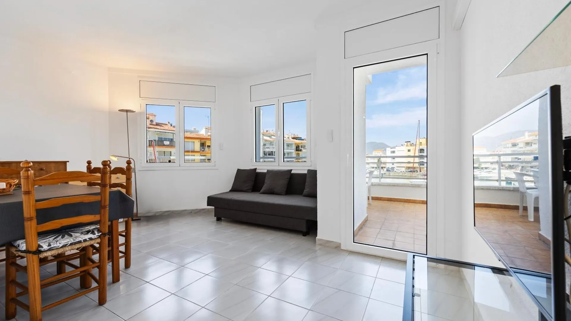 Apartamento B Frente Al Canal Con Terraza エンプリアブラバ 0*,  スペイン